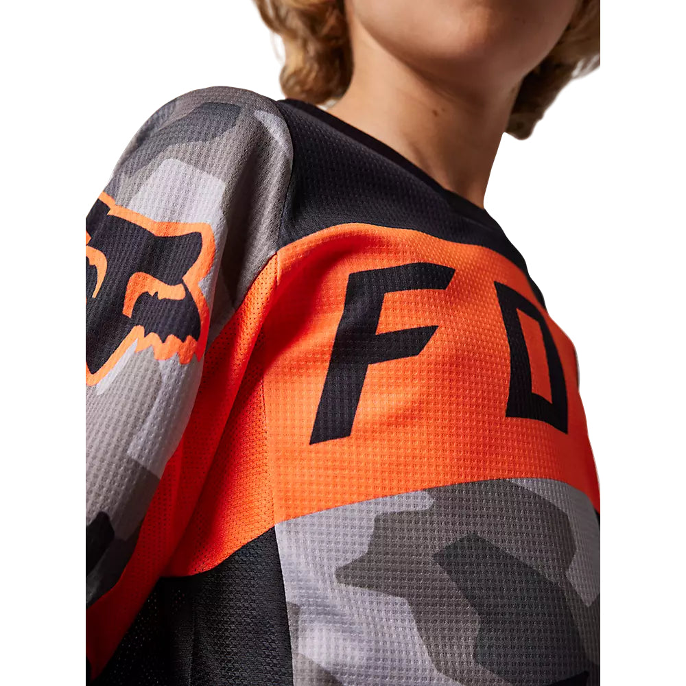 Polera Moto Niño 180 BKNR Camo Gris/Naranjo Fox
